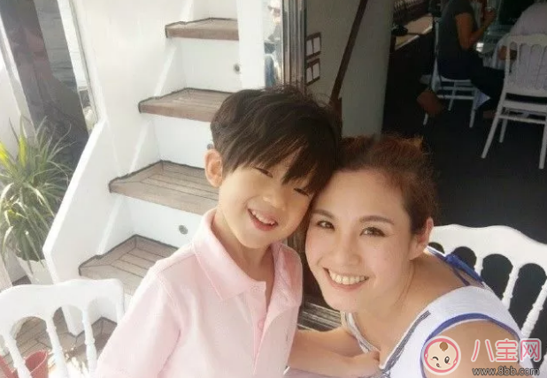 刘畊宏有几个孩子 刘畊宏小泡芙兄妹全家福照片