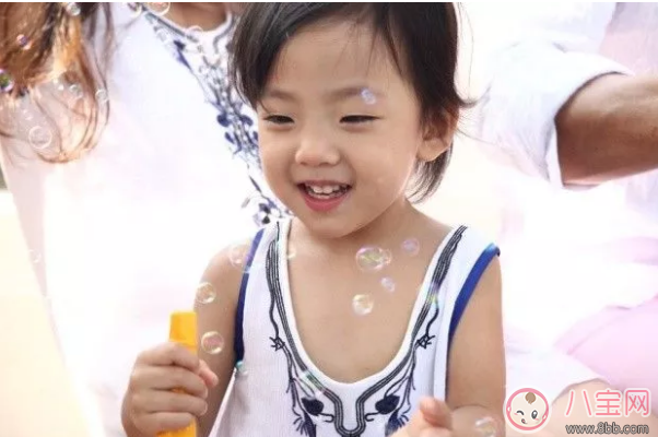 刘畊宏有几个孩子 刘畊宏小泡芙兄妹全家福照片