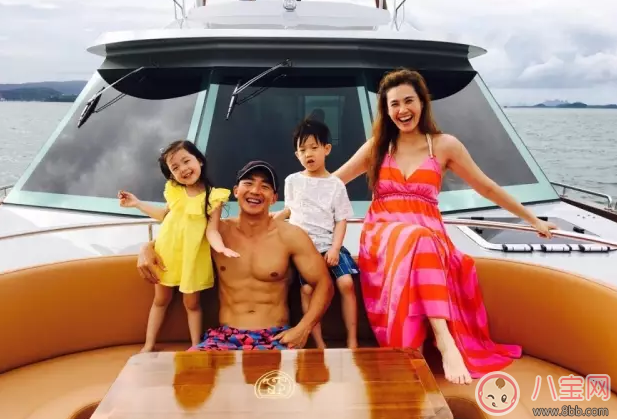 刘畊宏有几个孩子 刘畊宏小泡芙兄妹全家福照片