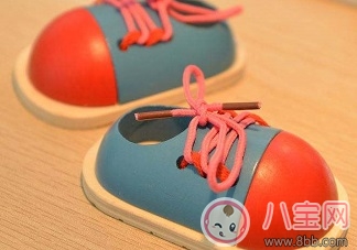 孩子不会系鞋带怎么教 几岁孩子应该要会系鞋带了 孩子不会系鞋带怎么教 几岁孩子应该要会系鞋带了