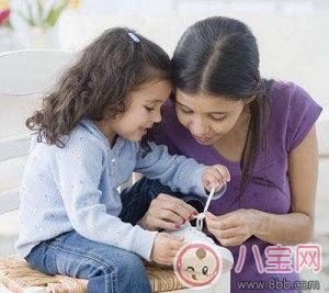 孩子不会系鞋带怎么教 几岁孩子应该要会系鞋带了 孩子不会系鞋带怎么教 几岁孩子应该要会系鞋带了