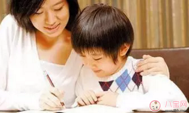 怎么教三岁的宝宝认字 三岁宝宝学前教育认字父母应该怎么教 怎么教三岁的宝宝认字 三岁宝宝学前教育认字父母应该怎么教