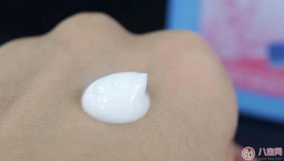 哈罗闪和施巴哪个适合宝宝冬季使用  哈罗闪和施巴乳液哪个滋润效果好