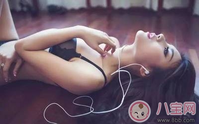 女人喜欢生殖器大的男性吗 女人第一次摸到男生蛋蛋是什么感觉