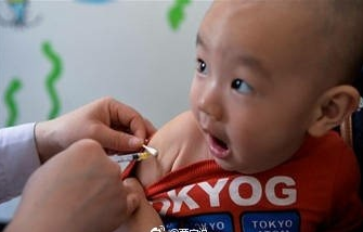 小孩打针的表情包 隔着屏幕都感受到扎心了