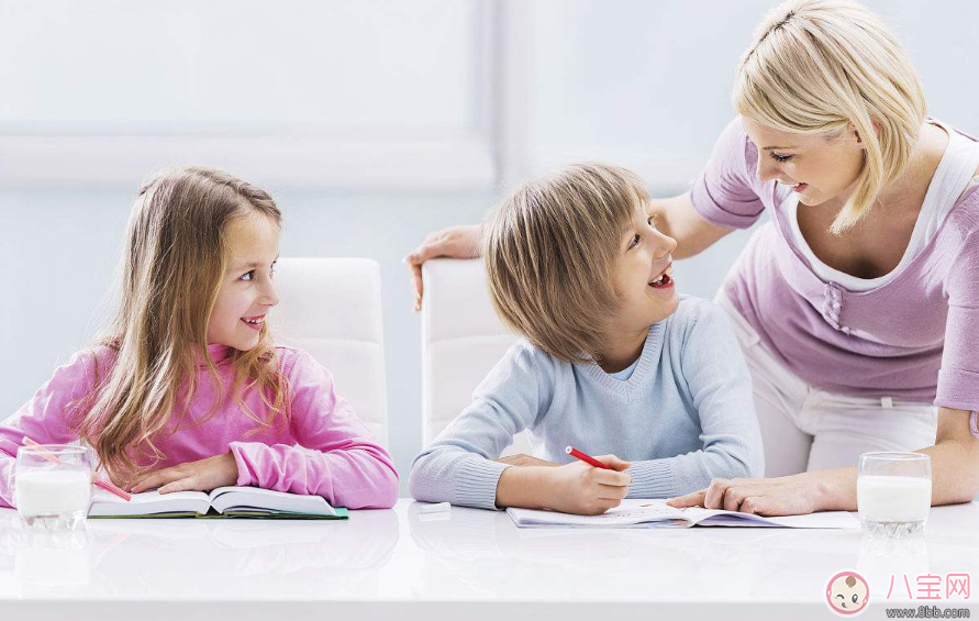 照顾两个孩子正能量心情说说 带两个孩子励志短语句子