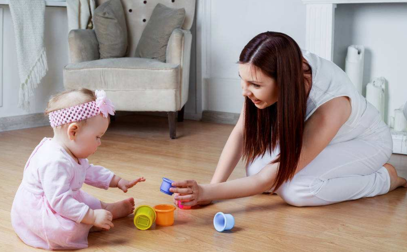 6个月宝宝可以玩的亲子游戏有哪些 六个月的宝宝做什么互动游戏比较好
