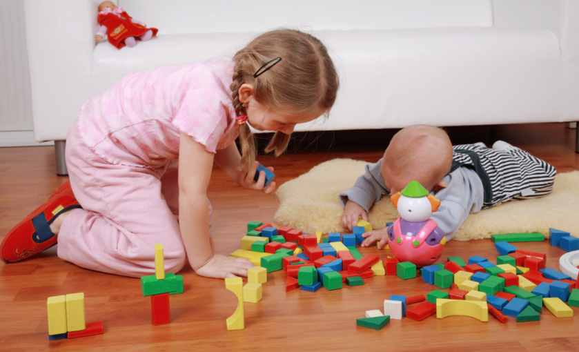 宝宝玩室内游戏安全吗 带孩子玩室内游戏空间需要注意什么