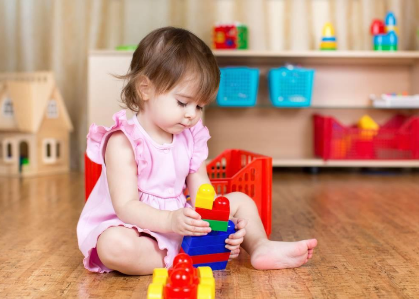 宝宝玩室内游戏安全吗 带孩子玩室内游戏空间需要注意什么