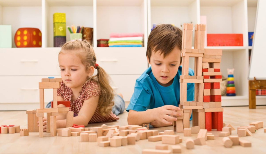 家长怎么陪孩子玩积木 玩积木能培养创造力与想像力吗