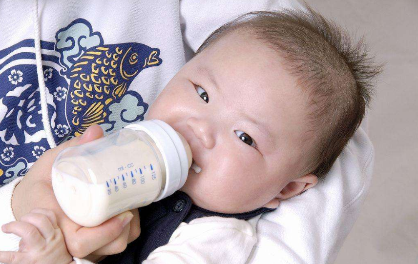 怎么知道一款奶粉适不适合宝宝 孩子不适合一款奶粉有什么表现