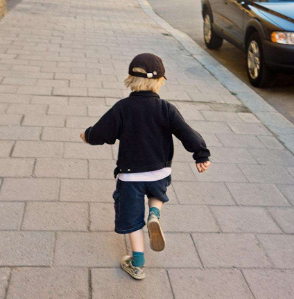 女司机顶学生腿是什么原因 女司机顶学生腿是什么学校发生的事情 女司机顶学生腿是什么原因 女司机顶学生腿是什么学校发生的事情