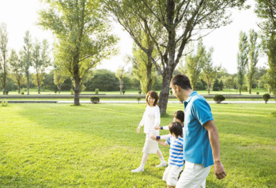 陪爸妈散步的说说 陪伴家人的温暖短语