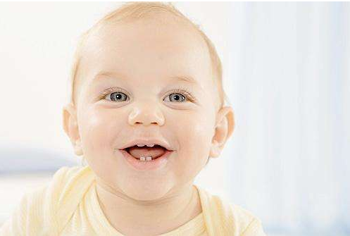 危害宝宝牙齿的5大行为习惯 你家宝宝中招了吗