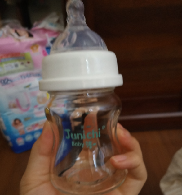 淳一婴儿奶瓶宝宝拿的住吗 淳一婴儿奶瓶好不好 淳一婴儿奶瓶宝宝拿的住吗 淳一婴儿奶瓶好不好