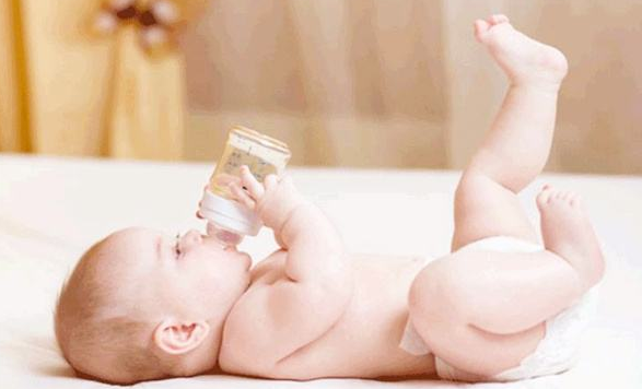宝宝皮肤干燥怎么补水   宝宝皮肤补水方法
