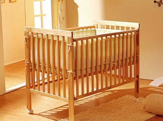 孩子坠床后父母需要注意什么 如何防止婴儿掉床