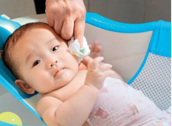 宝宝淹脖子是怎么回事 用山茶油可以治淹脖子吗