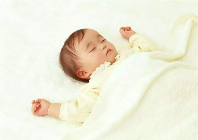 宝宝睡觉老是一抖一抖的正常吗 如何让宝宝快速入睡