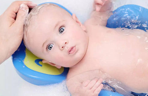 宝宝长湿疹可以洗澡吗  宝宝长湿疹怎么洗澡