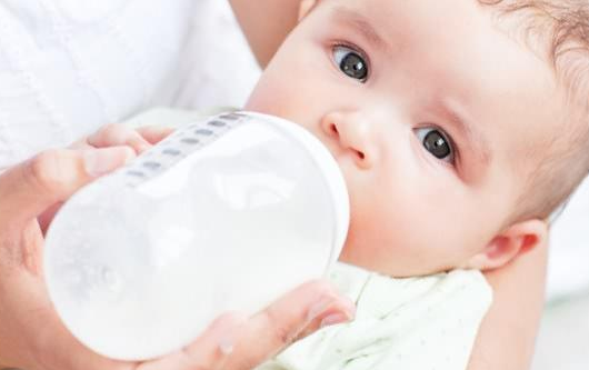 宝宝拒绝奶瓶怎么回事  宝宝拒绝奶瓶的几大原因 