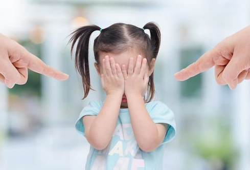 父母的哪些行为会影响孩子 影响孩子的行为