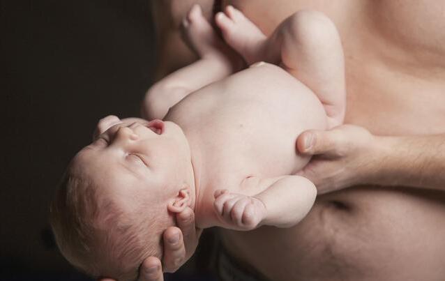 宝宝肚子不舒服有哪些异常表现 新生宝宝肚子呵护要点