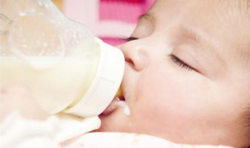 宝宝转奶拉肚子怎么办 转奶拉肚子解决方法