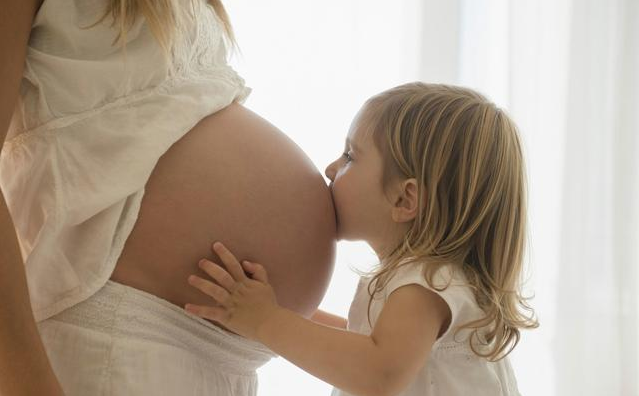 孕期胎儿不入盆是什么原因 孕期胎儿不入盆可以顺产吗