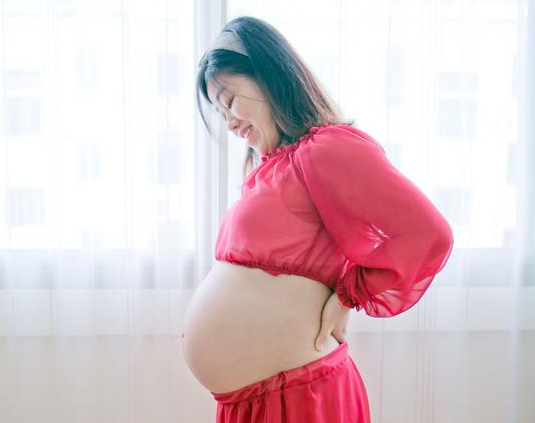 孕妇肚子小胎儿也小吗 孕妇肚子大小和胎儿大小有什么关系
