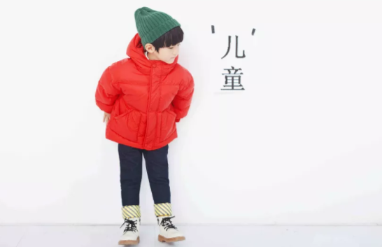 孩子穿羽绒服还是棉服好 孩子羽绒服和棉服对比选择