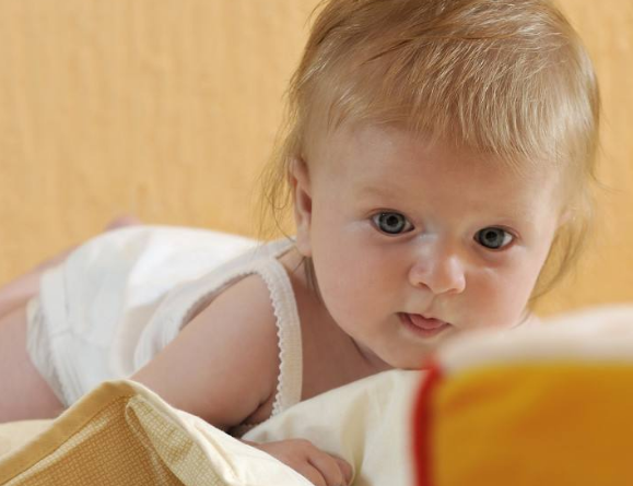 宝宝爱挖鼻孔是怎么回事 宝宝爱挖鼻孔有什危害 宝宝爱挖鼻孔是怎么回事 宝宝爱挖鼻孔有什危害