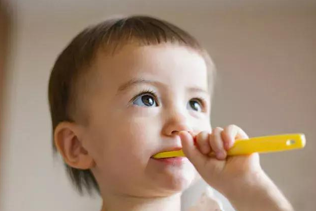 给宝宝清洁口腔有哪些好处 正确给宝宝清洁口腔的方法