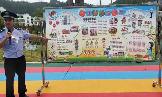 幼儿园中班开学第一课2019 幼儿园开学安全第一课教案  幼儿园开学安全第一课1  开学啦!新学期，新起点，小朋友、大朋友们，你们都准备好了吗?开学第一天，我们积极开展了“开学第一课—安全教育”主题活动。引导幼儿掌握自我保护方法，增强幼儿的安全意识。  园长妈妈对小朋友进行交通安全、防溺水、食品卫生安全、生活安全等教育。  师生观看安全教育视频  安全员提示小朋友们要拒乘五类车，上下学的时候要注意遵守交通规则，乘坐私家车时要主动使用儿童安全座椅并进行了安全知识问答。  各班开学第一课《安全教育》，我们一起学习防溺水、不玩火、安全过马路等，学会保护自己。  家园共育  一、查  1.每天出门前查看孩子所带物品，不带尖锐或有快口的玩具来园。  2.查看孩子身体状态，发现身体异常及时请假就医。  3.查看孩子指甲是否已剪短，以免在园玩耍过程中与同伴互相抓伤。  4.自查孩子着装是否合适，不穿带有绳的衣裤与有鞋带的鞋，以防运动中勾住器械，产生损伤。  二、检  每日进入幼儿园，请先带领孩子配合校医进行晨检，确保入园儿童身体健康。  三、说  1.入园前，孩子有过敏或特殊疾病的请提前告知班级老师和校医，以便于在今后的日子里我们能更好的照顾您的孩子。  2.当孩子发生传染病时，请第一时间与班级老师联系，便于我们尽早采取消毒、隔离，以保证在园其他孩子的身体健康。  四、刷  1.幼儿园是公共场所，为保证每位入园儿童的人身安全，大人进园采取刷卡制度。没带接送卡的家长必须出示身份证后才能入园，若身份证也没带的家长需在校门口等待教师把孩子送到大门口。  2.持接送卡家长放学期间若没空来接孩子，出现临时换人的情况，请事先与班级老师联系并将接送卡转交给代接人，以免无卡无法进园接到孩子。  五、防  天气仍然炎热，严防儿童溺水。不带孩子到野外或陌生水域下水;儿童戏水、游必须有家长照管;下水前做好适当的热身运动。  离园时间  家长来接后，和孩子手拉手离开幼儿园，不让孩子自己乱跑。  告知孩子：如果在园内玩，找不到家长，要找园长妈妈和老师帮助，千万不能自己离开幼儿园去找哦!  新学期，我们始终要把安全装进心里，真正做人人有责任，个个担责任，确保幼儿平安健康、快乐成长!  幼儿园开学安全第一课2  我成长，我快乐——文化路幼儿园开学第一课，安全第一讲活动纪实  当春天迈着轻盈的步伐，微笑的向我们走来，给我们送来一个又一个的热情和期望。在这欣欣向荣的季节里，新的学期开始了，文化路幼儿园的全体师生又迎来了一个崭新的阶段。  在新的学期里，长大的你们将要学习更多的本领，要懂得更多的道理，老师们会一如既往真的陪伴着你们，与你们一起生活、游戏，教你们学会独立、勇敢、自信、乐于探索，把身体锻炼的棒棒的。2月18日，文化路的孩子们和老师们一起延续了开学第一课与安全第一讲的内容。  春为岁首，是希望和梦想的起点。在开学的第一课，老师们带领着孩子们一起感受古诗词的美好与韵律，尝试着去理解春天赋予我们的含义和力量。并用自己灵巧的小手表达心目中的春天。  保证幼儿的安全和健康是一切游戏活动的基础，是每一位幼教工作者的义务和责任。在新学期的第一时间，我们用游戏帮助幼儿建立安全意识，了解安全规则，具备简单的应变能力。  新学期的第一天，孩子们在愉快的游戏中，在欢乐的笑声中，在老师、小朋友们的陪伴中开启美好的幼儿园生活。新的学期，祝愿我们的宝贝们健康快乐的成长，养成更多好习惯，收获更多好朋友。让我们一起加油吧!  幼儿园开学安全第一课3  我们开学啦,经过炎热的暑假，迎来清爽的秋风，五谷幼儿园的小朋友们回到了幸福和谐的大家庭中，拉开了新学期的开学序幕。  9月3日上午 ，五谷幼儿园举行了本学期的第一次升旗仪式和“安全与生命”为主题的开学安全第一课活动。升旗仪式结束后黄园长对我们新学期开始做了重要的讲话，欢迎了我们的老生和新生。  同时我们邀请了综治副校长江玉绍警官为孩子们上了“开学安全第一课”。  江玉绍警官以通俗易懂的语言，以贴近幼儿生活的事例，结合图片让孩子们感知日常生活中行走、过马路、乘车时如何注意交通安全及防止拐骗、火灾逃生等安全知识，让孩子们接受了一次安全教育的熏陶，增强了孩子们的安全防范能力。  升旗仪式结束后，各班教师结合本班幼儿年龄特点，分别围绕“交通安全”、“食品安全”、“消防安全”、“防溺水安全