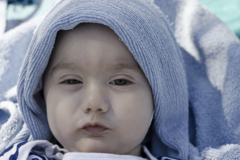 新生儿为什么很多都是单眼皮 孩子长大后能变成成双眼皮吗