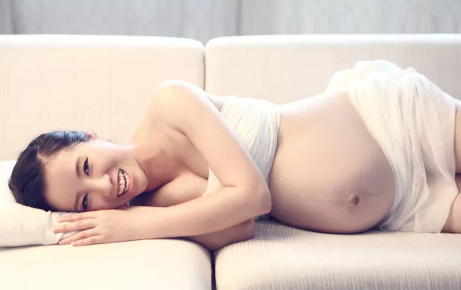 怀孕八个月乳房有乳汁分泌是怎么回事 怀孕八个月要注意什么
