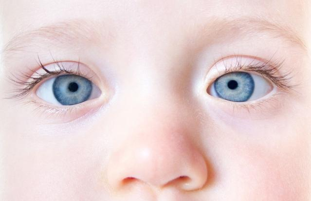 如何发现孩子的眼睛有问题 有效控制近视的方法