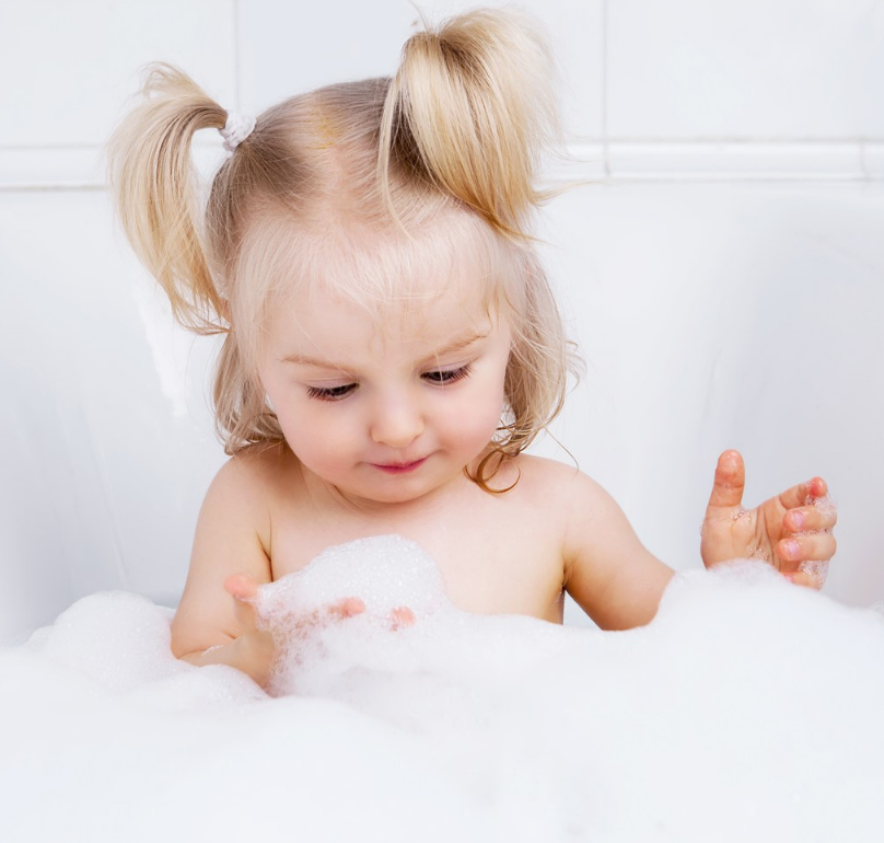 孩子打了疫苗后可以洗澡吗 给孩子洗澡哪些方面要注意
