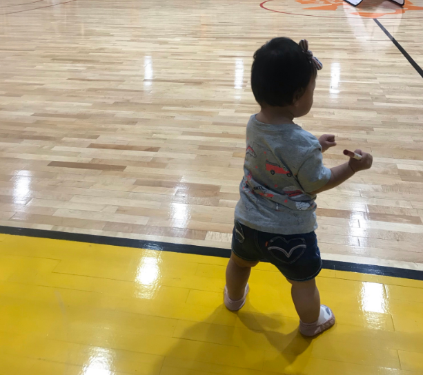 赞美小孩学走路的句子 孩子会走路了怎么表达夸赞他的心情 赞美小孩学走路的句子 孩子会走路了怎么表达夸赞他的心情