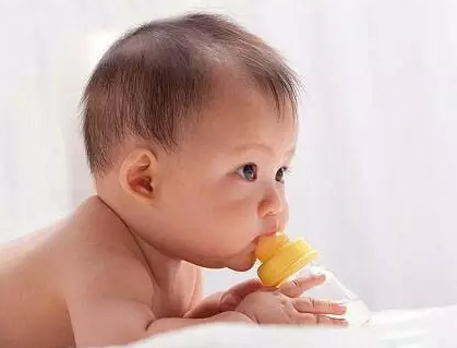 安抚奶嘴会伤害到宝宝的牙龈吗 安抚奶嘴对宝宝牙齿有影响吗