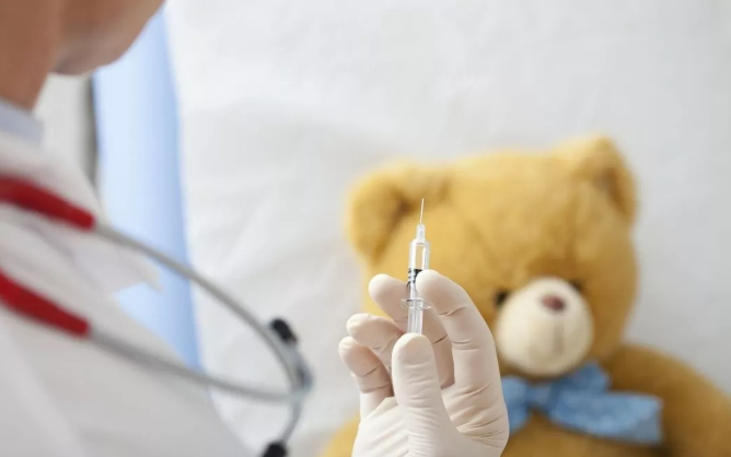 孩子接种乙肝疫苗荨麻疹是正常的吗 接种乙肝疫苗可能出现什么不良反应 