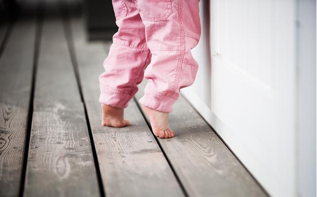 宝宝脚尖走路是脑瘫吗 如何区分足尖走路是正常还是异常