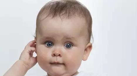 宝宝耳屎很多怎么办 能不能给小宝宝掏耳朵