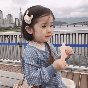 韩国萌娃金雪表情包 萌娃金雪动态gif表情包