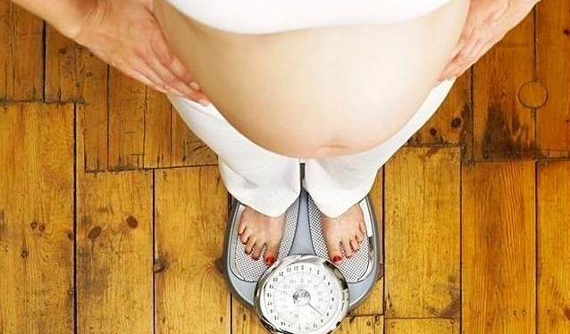 生完孩子产妇体重减多少正常 产后如何让肚子变小