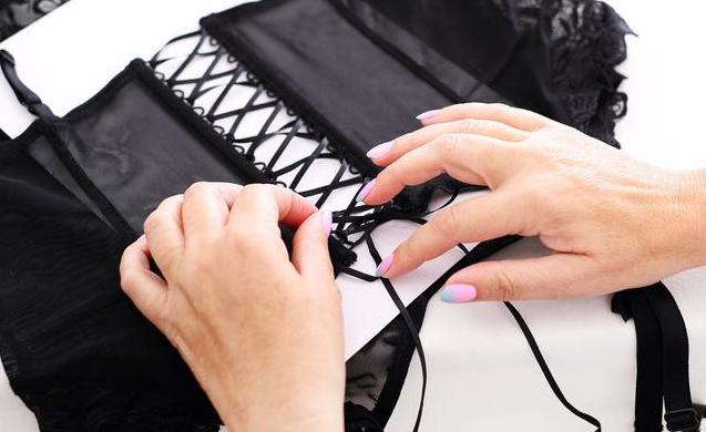 生完孩子绑束缚带有用吗 哪些产妇在产后要使用束缚带 生完孩子绑束缚带有用吗 哪些产妇在产后要使用束缚带