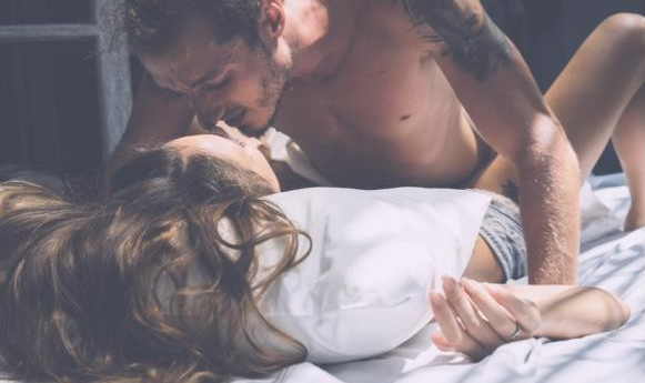 做爱时怎么做更有情趣 性生活中如何增添情趣 做爱时怎么做更有情趣 性生活中如何增添情趣