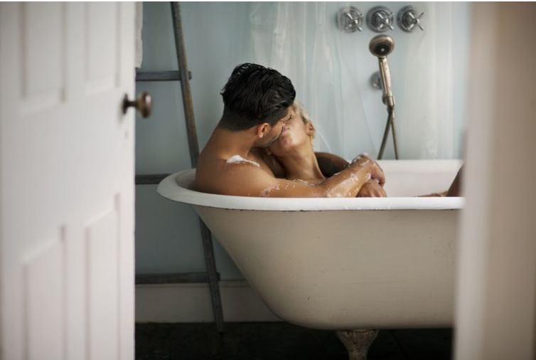 做爱时怎么做更有情趣 性生活中如何增添情趣 做爱时怎么做更有情趣 性生活中如何增添情趣