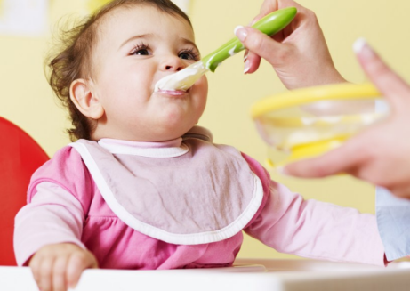 婴幼儿辅食添加顺序 宝宝可以吃辅食的5种信号