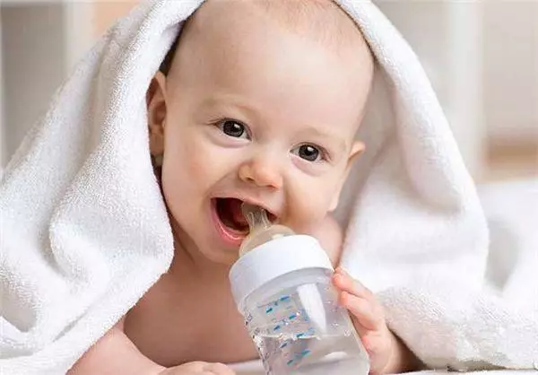 新生宝宝夏天需要喝水吗 小宝宝夏天可以喝水吗